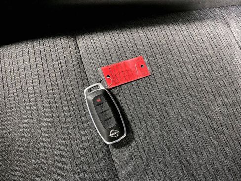 Used 2023 Nissan Rogue SV image 30