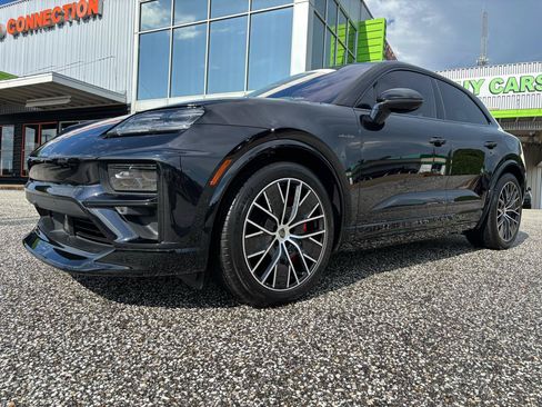 Used 2024 Porsche Macan Turbo Electric AWD/4WD image 11