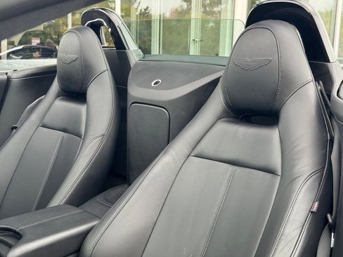 Used 2023 Aston Martin V8 Vantage Roadster RWD image 36