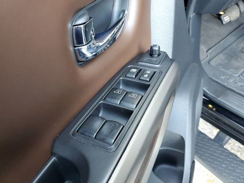 Used 2021 Nissan Titan Platinum Reserve w/ Moonroof Package image 19