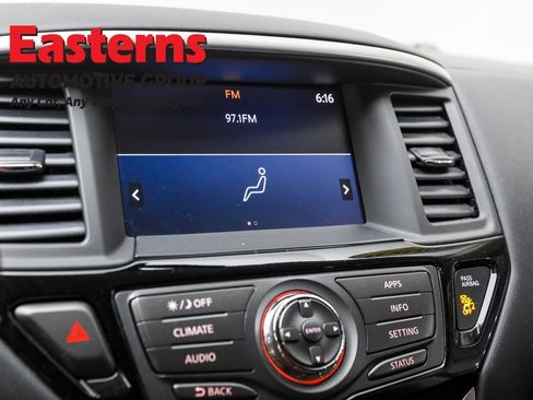 Used 2019 Nissan Pathfinder SV image 19