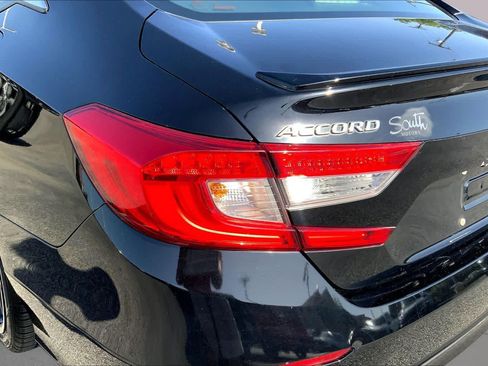 Used 2018 Honda Accord Sport image 25