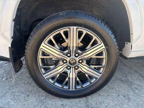 Used 2024 Toyota Sequoia Capstone image 9