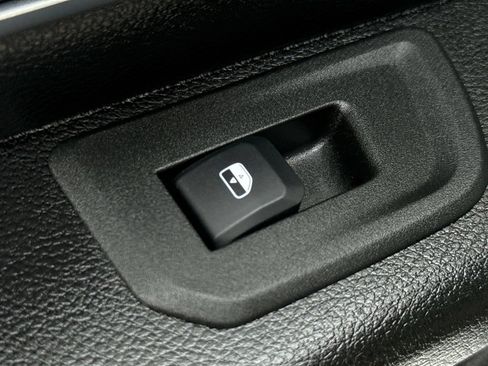 Used 2025 RAM 1500 Big Horn AWD/4WD image 31