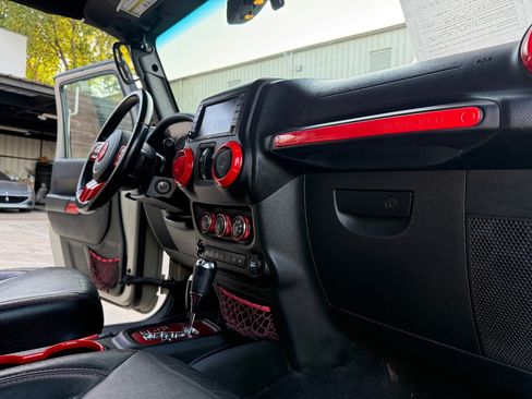 Used 2018 Jeep Wrangler Unlimited Rubicon AWD/4WD image 16