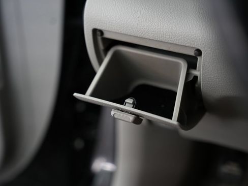Used 2012 Toyota Camry XLE w/ Leather Pkg FWD image 48
