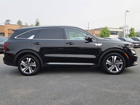 Certified 2023 Kia Sorento SX Prestige w/ Panoramic Sunroof Package AWD/4WD image 2