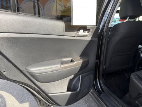 Used 2020 Kia Sportage LX w/ LX Popular Package image 18