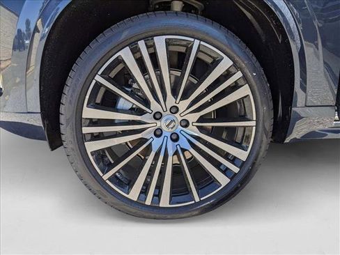 New 2025 Volvo XC90 B5 Core w/ Protection Package Premier image 9