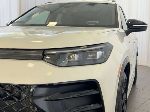 New 2026 Volkswagen Tiguan SE R-Line image 21