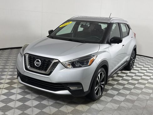 Used 2018 Nissan Kicks SR w/ Premium Package FWD image 10