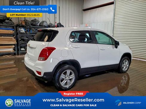 Used 2021 Chevrolet Trax LS w/ Fleet Convenience Package AWD/4WD image 4