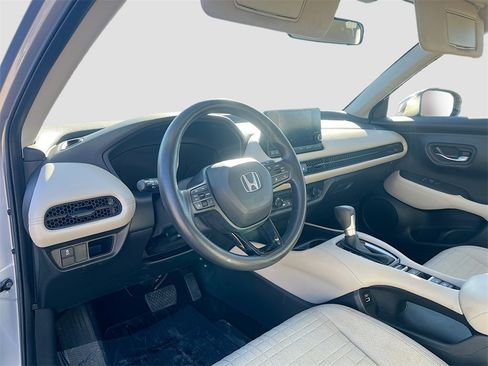 Used 2023 Honda HR-V LX image 9