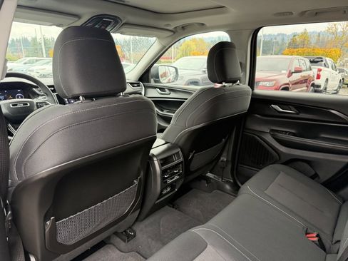 Used 2024 Jeep Grand Cherokee Laredo X w/ Trailer Tow Package image 31