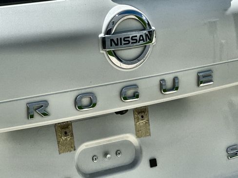 Used 2021 Nissan Rogue SL w/ Premium Package AWD/4WD image 15
