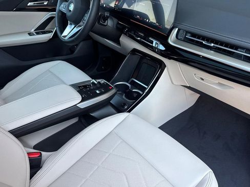 Used 2025 BMW X1 xDrive28i w/ Technology Package image 27