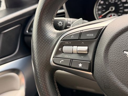 Used 2023 Genesis G70 2.0T image 15