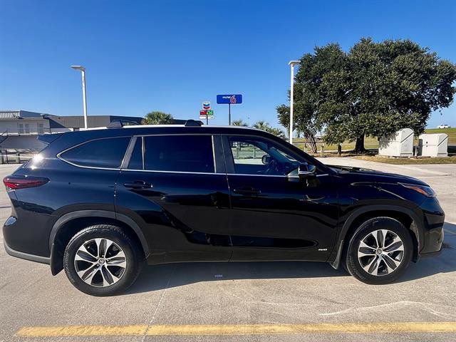 Used 2026 Toyota Highlander XLE AWD/4WD image 2