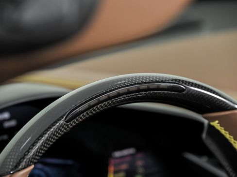 Used 2024 Ferrari SF90 Spider image 27