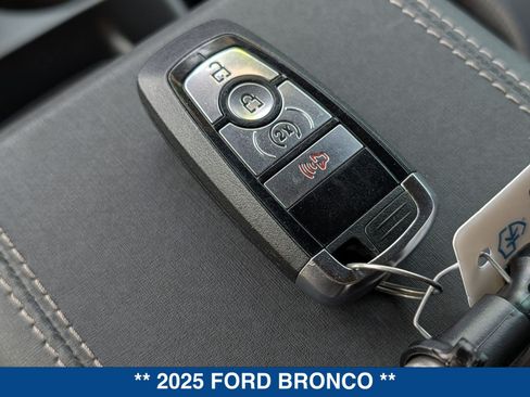 Used 2025 Ford Bronco Badlands AWD/4WD image 51