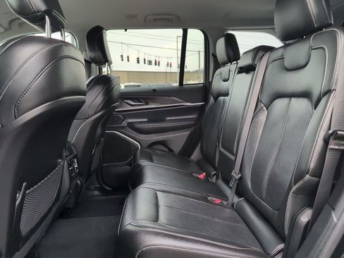 Used 2023 Jeep Grand Cherokee Limited w/ Luxury Tech Group II image 21