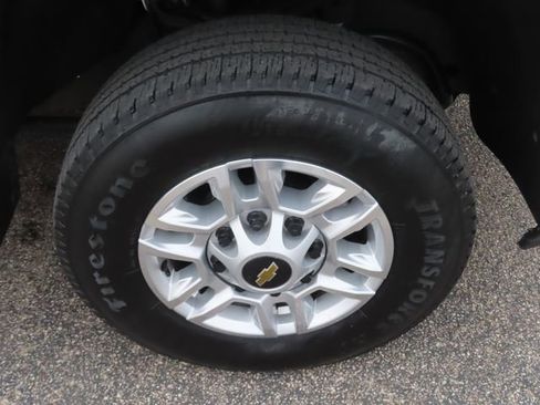 Used 2025 Chevrolet Silverado 2500 LT w/ Convenience Package image 16