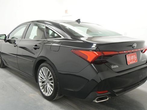 Used 2019 Toyota Avalon Limited FWD image 6
