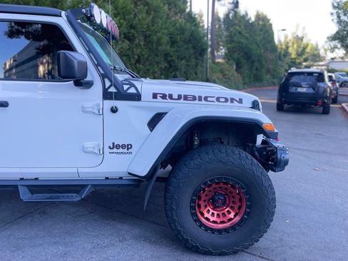 Used 2018 Jeep Wrangler Unlimited Rubicon AWD/4WD image 2