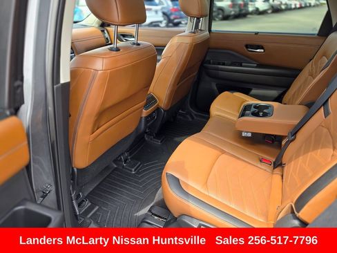 Used 2023 Nissan Pathfinder Platinum w/ Cargo Package AWD/4WD image 15