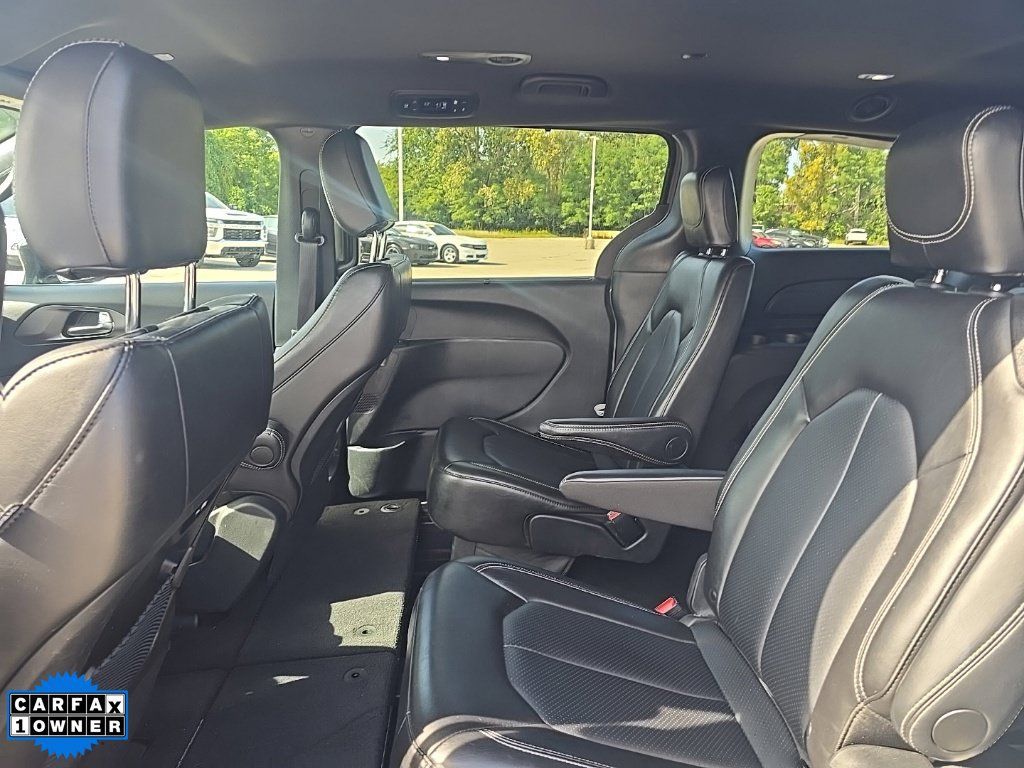 Used 2025 Chrysler Pacifica Select FWD image 6