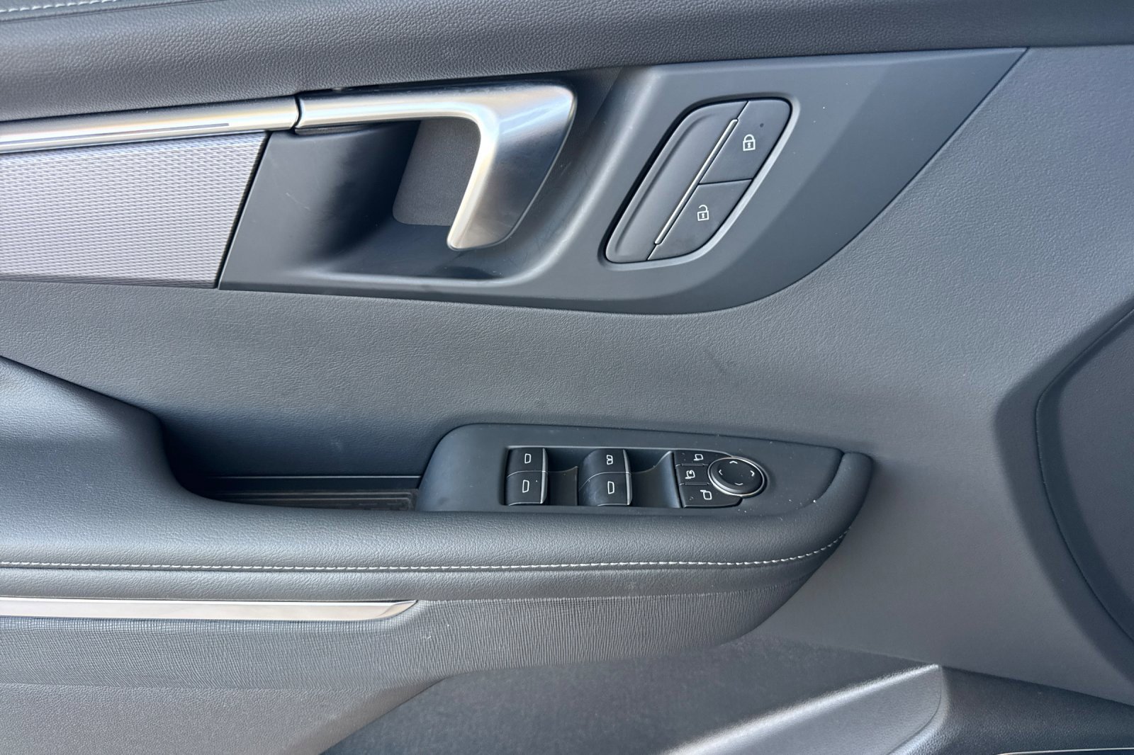 Certified 2026 Buick Enclave Sport Touring FWD image 11