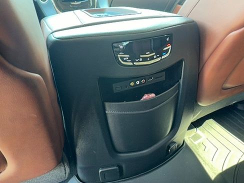 Used 2016 Cadillac Escalade Luxury AWD/4WD image 12