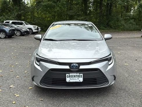 Used 2024 Toyota Corolla LE w/ LE Convenience Package FWD image 2