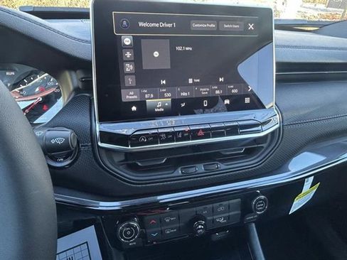 New 2026 Jeep Compass Latitude image 14