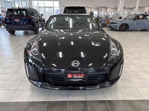 Used 2018 Nissan 370Z Touring RWD image 6