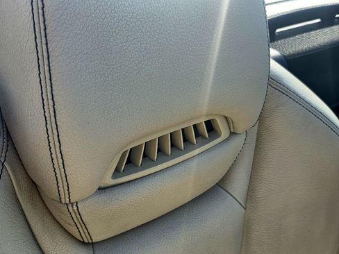 Used 2012 Mercedes-Benz SLK 350 image 16