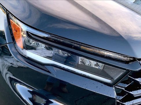 Used 2025 Honda Pilot Black Edition image 27