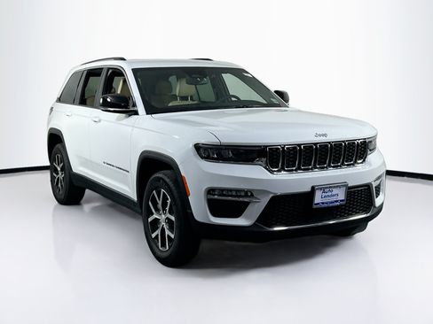Used 2023 Jeep Grand Cherokee Limited AWD/4WD image 3