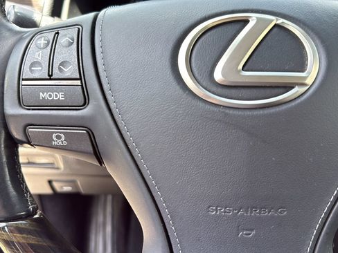Used 2013 Lexus LS 460 L w/ Preferred Accessory Package RWD image 17