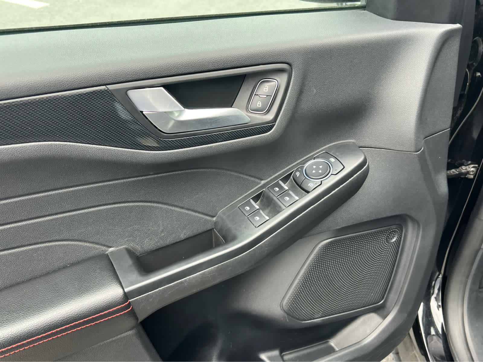 Used 2025 Ford Escape ST-Line Select AWD/4WD image 30