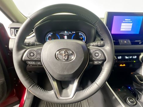 Used 2023 Toyota RAV4 XLE Premium AWD/4WD image 17