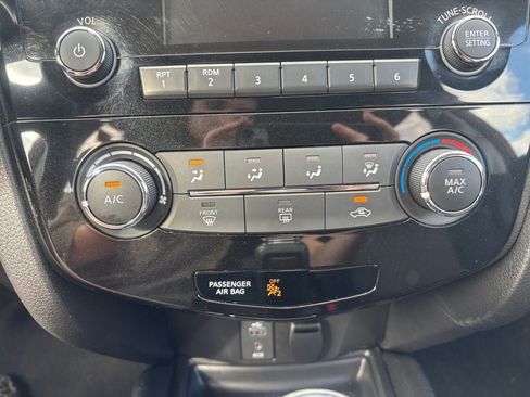 Used 2017 Nissan Rogue AWD image 24