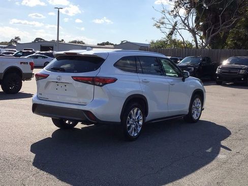 Used 2023 Toyota Highlander Limited image 5