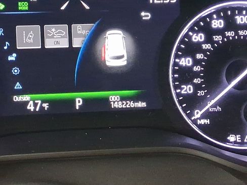 Used 2021 Toyota Sienna Limited image 18