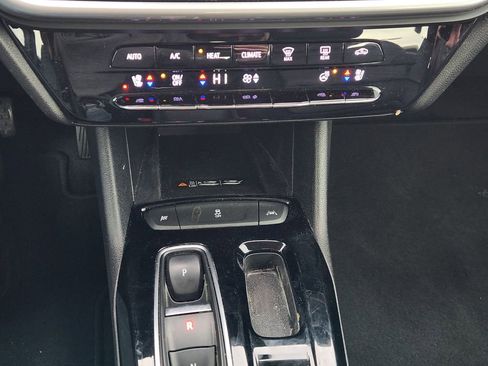 Used 2022 Chevrolet Bolt EUV LT w/ Convenience Package image 22