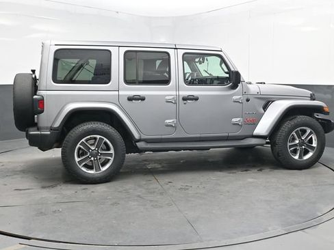 Used 2018 Jeep Wrangler Unlimited Sahara AWD/4WD image 9