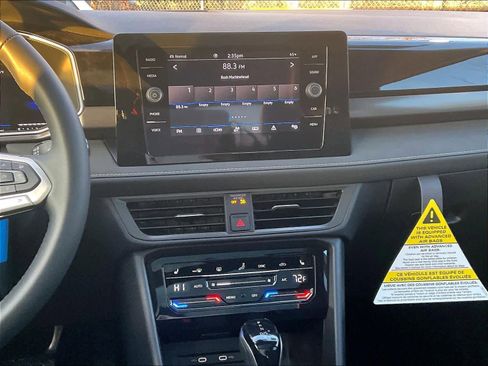 New 2026 Volkswagen Taos SE image 13