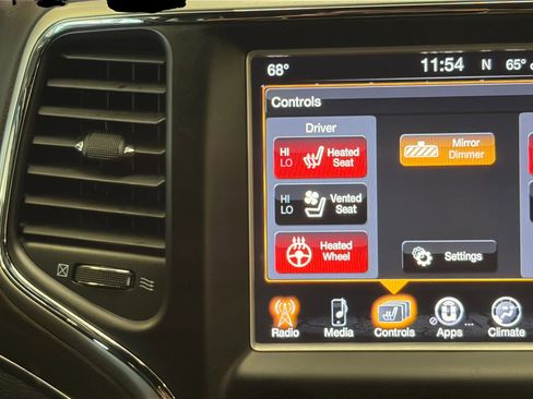 Used 2016 Jeep Grand Cherokee Overland AWD/4WD image 24