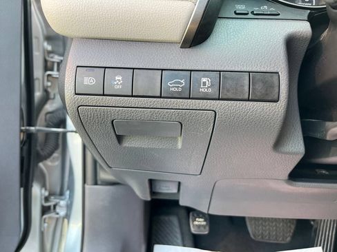 Used 2022 Toyota Camry SE FWD image 19