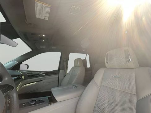 Used 2021 Cadillac Escalade Sport Platinum AWD/4WD image 16